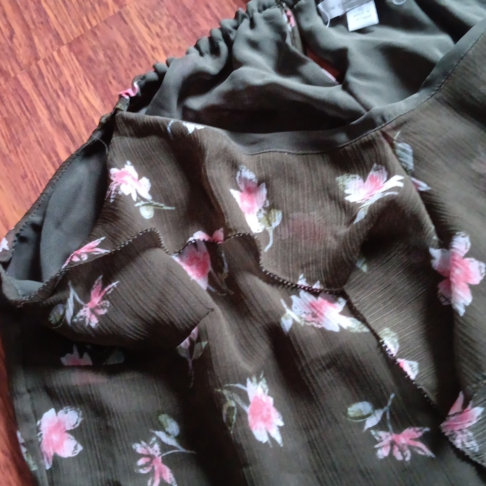 Flowy‎ high neck blouse - Picture 2 of 8